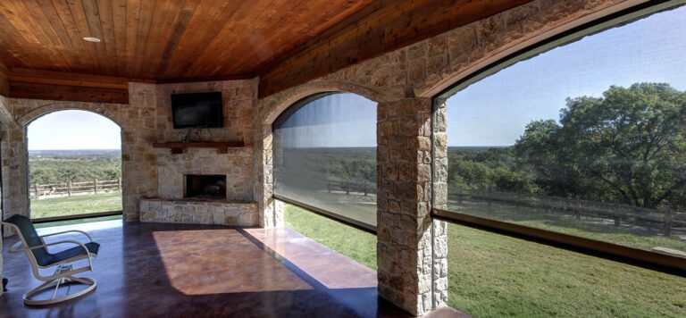 Stone pavilion with motorized screens